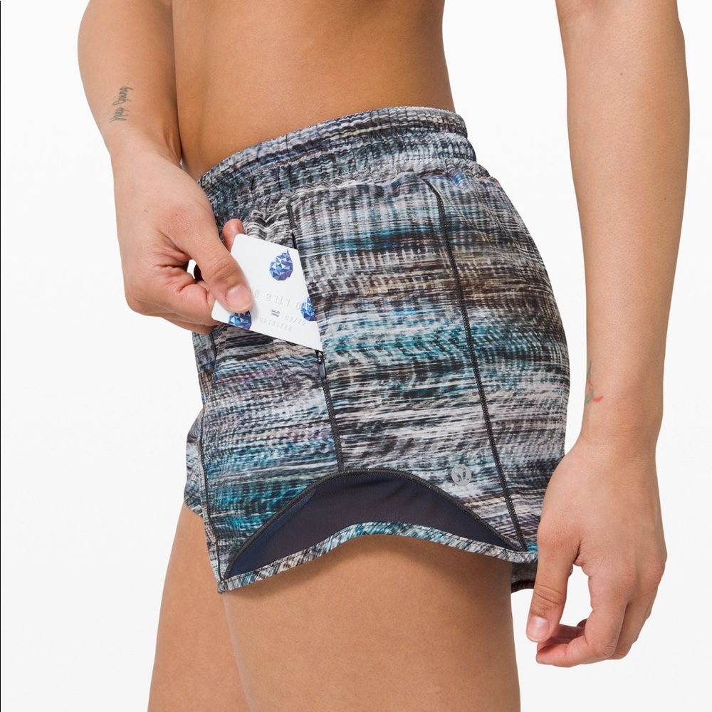 Lululemon hotty hot LR short 4” - Picture 6 of 6